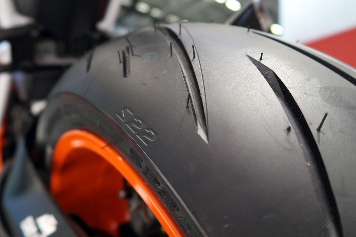 Bridgestone S22 kommt - Reifen - Fireblade-Forum