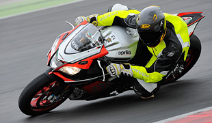 Aprilia_RSV4_RF_2015_-_09