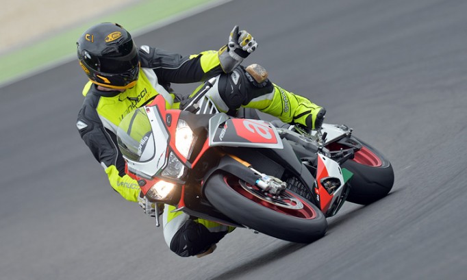 Aprilia_RSV4_RF_2015_-_17