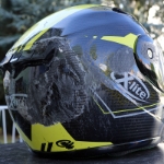 Lebensretter - April 2017  Seit 1976 haben wir die Helmpflicht in Deutschland. Die meisten Biker müssen Gott sei Dank nie die Qualitäten der Kopfbedeckung prüfen - ich bis heute auch nicht! Bei einem Trainingslauf zum Hafeneger-Cup passierte es dann. Ein mächtiger Highsider brachte mir das Fliegen bei und katapultierten mich mit dem Hinterkopf voran auf den Asphalt bei knapp 200Km/h – Job Done!