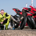 Auf dem Racetrack zeigt er Profil – Bridgestone R11