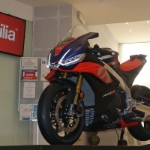 Aprilia RSV4 1100 Factory - 01