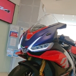 Aprilia RSV4 1100 Factory - 02