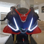 Aprilia RSV4 1100 Factory - 03