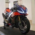 Aprilia RSV4 1100 Factory - 05