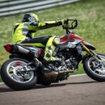 Ducati Hypermotard V2 - 19