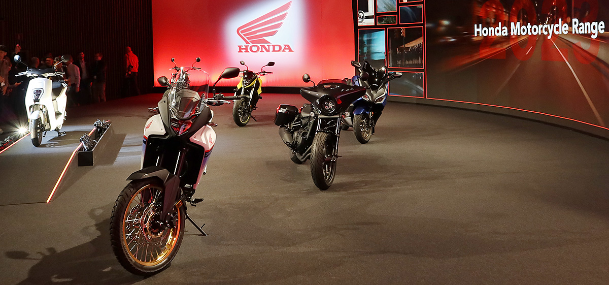 Honda´s Neuheiten - EM1e:, XL750 Transalp, CB750 Hornet, Rebel 1100T und Forza 350 (v.li)