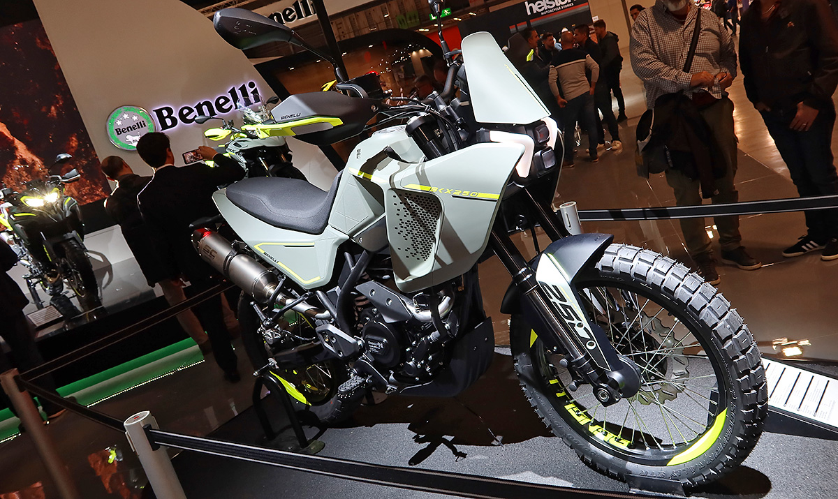 In sehr modernem Design, die Benelli BKX 250 mit 19-Zoll-Vorderrad